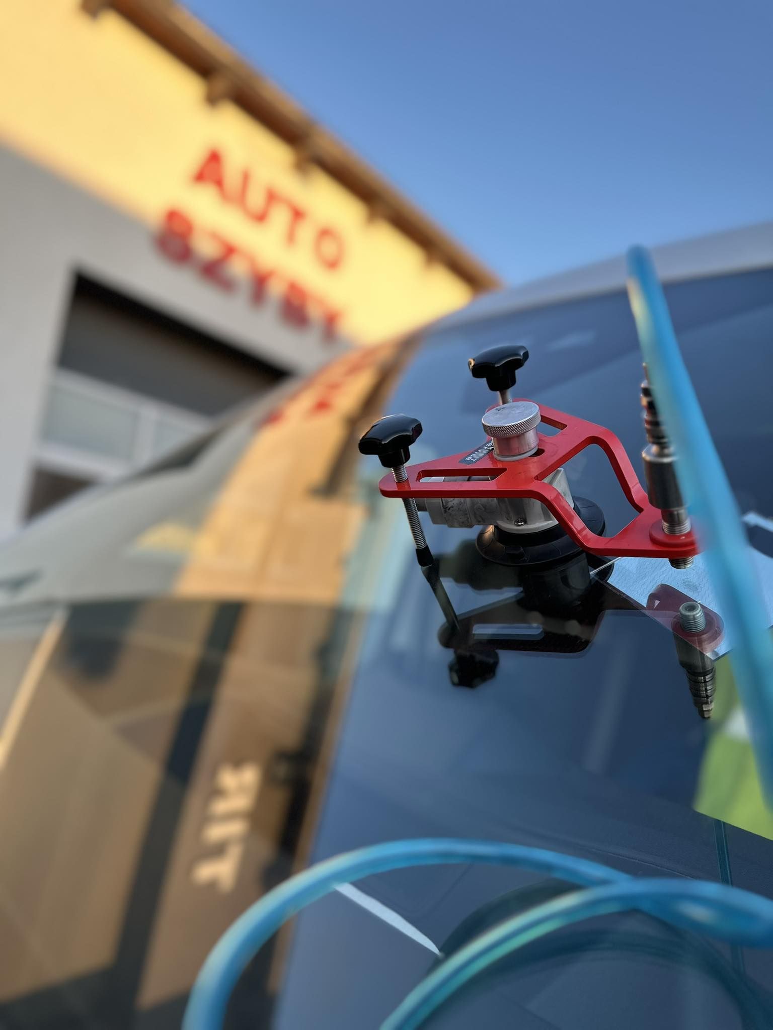 Naprawa odprysków szyb